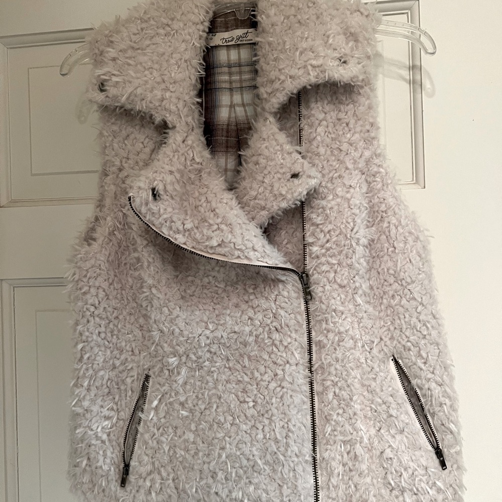 True Grit Dry Goods faux Sherpa asymmetrical Zip Moto Vest small.